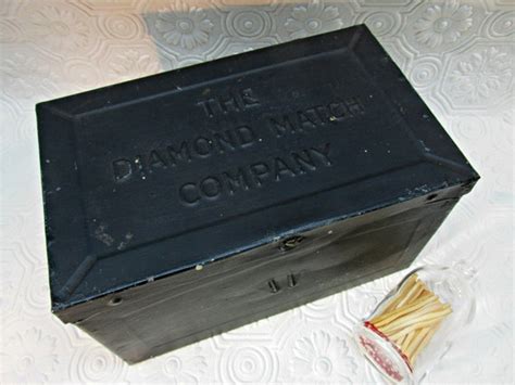 Vintage THE DIAMOND MATCH COMPANY Tin Matchbox Box 